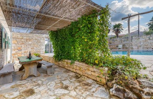 Karlovici Apartment | 1 bedroom accommodation in Zminj