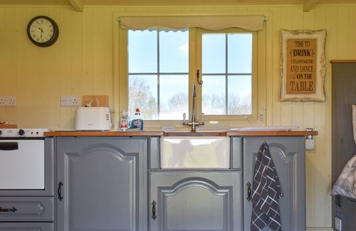 Alresford Cabin | 1 bedroom accommodation in Bighton, near Ropley