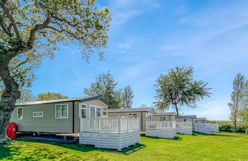 Ningwood House | 1 bedroom accommodation in Newbridge, Nr Yarmouth