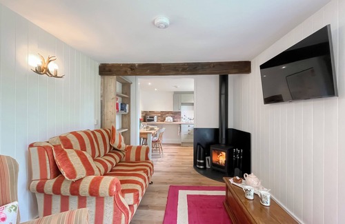 Corton Cottage | 1 bedroom accommodation in Silton, Near Gillingham
