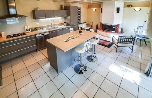 Plouigneau House | 1 bedroom amazing home in Plouigneau