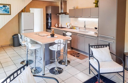 Plouigneau House | 1 bedroom amazing home in Plouigneau