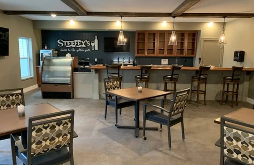 Fenton Apartment | 1-Bedroom apartment in Fenton, MI with Wi-Fi, Fitness Center, & in-unit Laundry!