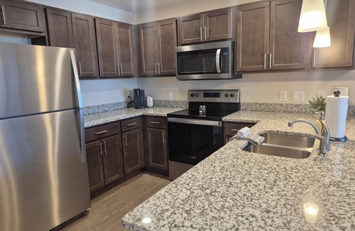 Fenton Apartment | 1-Bedroom apartment in Fenton, MI with Wi-Fi, Fitness Center, & in-unit Laundry!