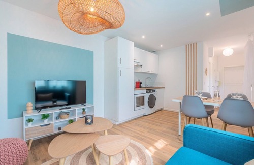 Roubaix Apartment | 1 bedroom apartment near tram, CHR + parking