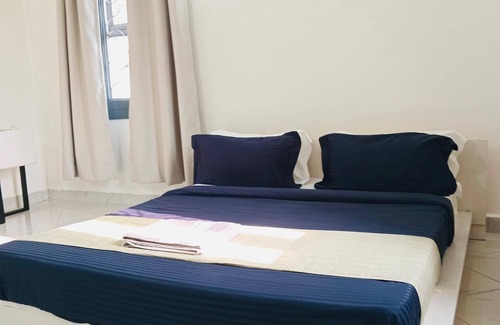 Entebbe Hotel | 1 Bedroom Apartment Palm-View Balcony Entebbe