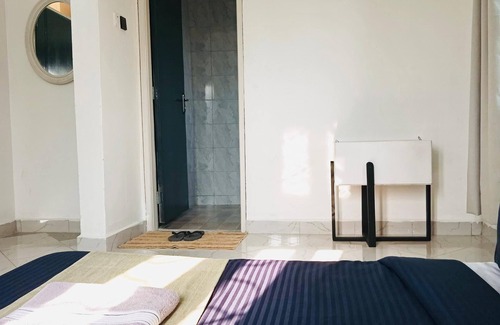 Entebbe Hotel | 1 Bedroom Apartment Palm-View Balcony Entebbe