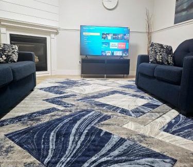 Westminster Apartment | 1 Bedroom Apartment with Living Room and Full Washroom to yourself alone and a private car park