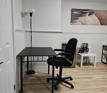 Westminster Apartment | 1 Bedroom Apartment with Living Room and Full Washroom to yourself alone and a private car park