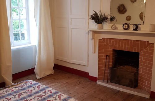 Chambon-sur-Voueize Bed & Breakfast | 1 Bedroom Bed & breakfast in Chambon-sur-Voueize