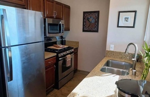 Vista House | 1-bedroom guesthouse with a beautiful view and gorgeous sunsets.