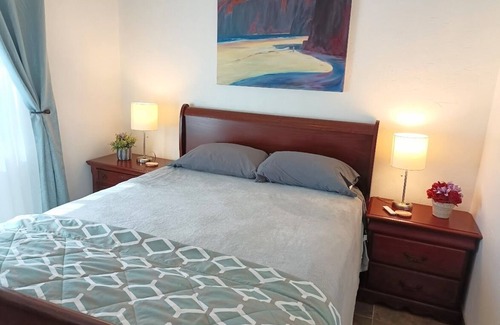 Vista House | 1-bedroom guesthouse with a beautiful view and gorgeous sunsets.