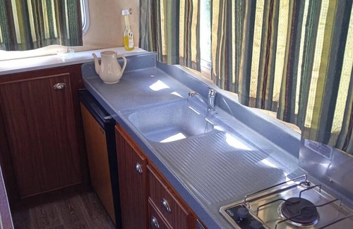 Bonny-sur-Loire Boat Rental | 1 Bedroom Houseboat in 45420 - BONNY SUR LOIRE