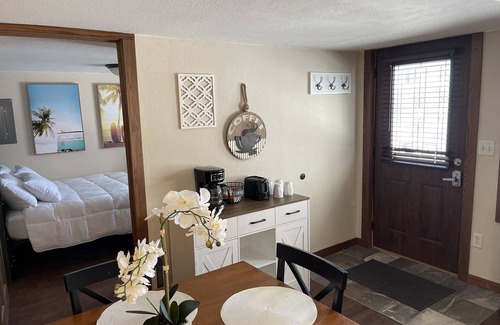 La Crosse Apartment | 1 Bedroom lake facing apartment less than 8 miles From Downtown La Crosse.