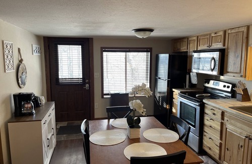 La Crosse Apartment | 1 Bedroom lake facing apartment less than 8 miles From Downtown La Crosse.