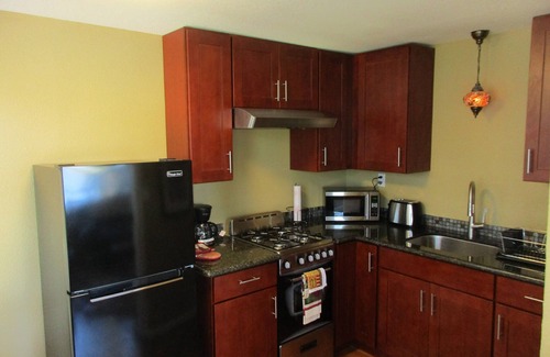 Lakewood Apartment | 1-bedroom Lakefront vacation Unit just 13 minutes from Tacoma Dome