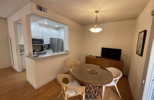 Evergreen Park Apartment | 1 Bedroom & Office, Near Caltrain and Stanford