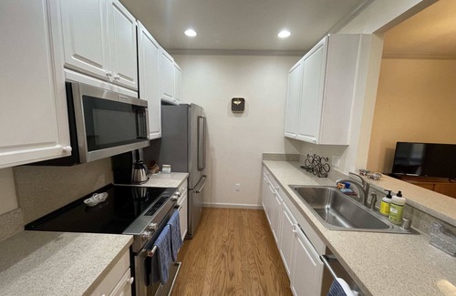 Evergreen Park Apartment | 1 Bedroom & Office, Near Caltrain and Stanford