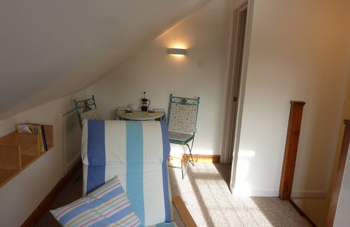 Littlehampton Apartment | 1 Bedroom Studio Flat, close to beach, own entrance and parking.