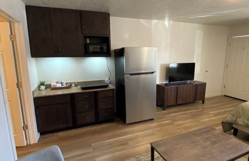 Green River Apartment | 1-bedroom suite on 1st Fl. in Green River with AC, WiFi, a kitchen and laundry.
