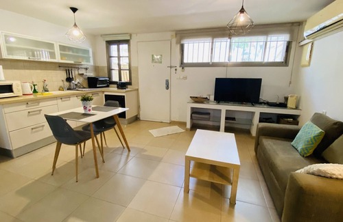 Ra'ananna Apartment | 1 bedroom with a garden - REF01