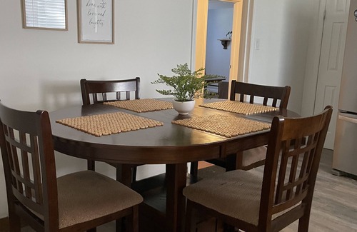 Hickory House | 1 Bedrooms 1 Bath apartment in a very nice and quiet neighborhood