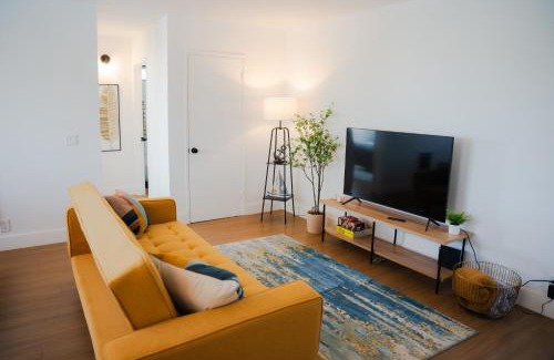 South Oceanside Apartment | 1 Block from Beach - Steps from Restaurants & Shops