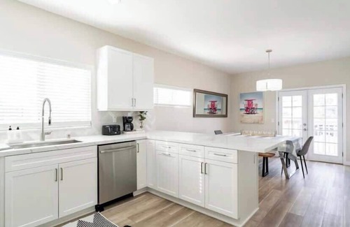 Ocean Beach Apartment | 1 Block to Sand Huge 4BR/3BA Modern Duplex