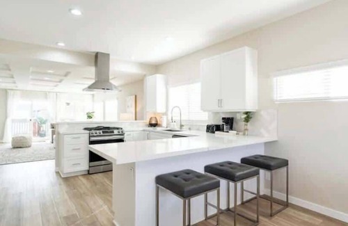 Ocean Beach Apartment | 1 Block to Sand Huge 4BR/3BA Modern Duplex