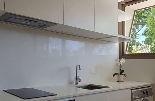 Glebe Apartment | 1 BR unit with leafy outlook & dedicated workspace