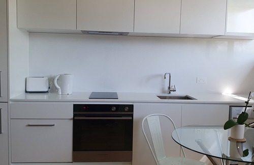 Glebe Apartment | 1 BR unit with leafy outlook & dedicated workspace