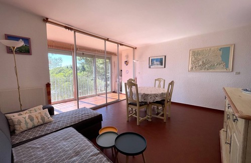 Banyuls-sur-Mer Apartment | 1-BR with WIFI, parking, loggia and sea view in Banyuls-sur-Mer