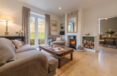 Plumpton Green House | 1 Church Cottages & Garden Room