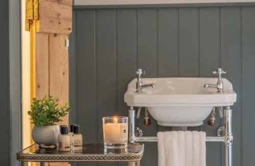 Plumpton Green House | 1 Church Cottages & Garden Room