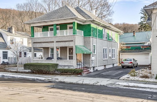 Binghamton Apartment | 1 Mi to Dtwn Binghamton Apt with Covered Balcony!