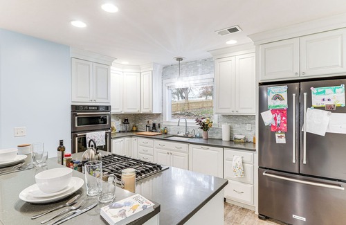 Newburgh Cottage | 1 Mi to Dtwn Newburgh: Quiet Home w/Yard!