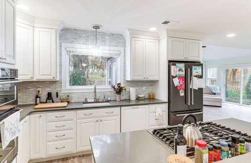 Newburgh Cottage | 1 Mi to Dtwn Newburgh: Quiet Home w/Yard!