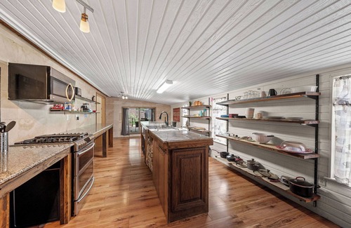 Hico Cabin | 1 Tiny Town Hico Spacious Cabin Animals Fire Pit