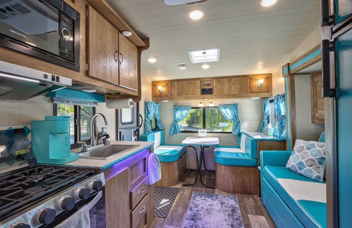 Aguanga House | 10 Acres Near Wineries: Pool, View, Dog-friendly, BBQ - The Vintage RV by Ranch Life Getaway