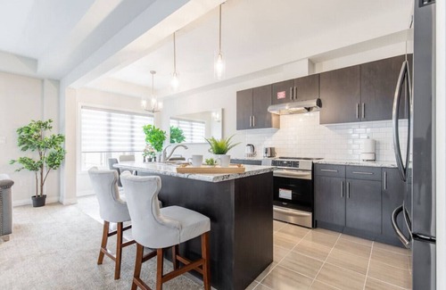 Niagara Falls House | 10 min Drive to Falls W/Hot Tub, Ping Pong, PS4