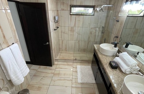 San Jose House | 10 mins AWAY from San Jose airport! Costa Rica home with 5bedrooms.