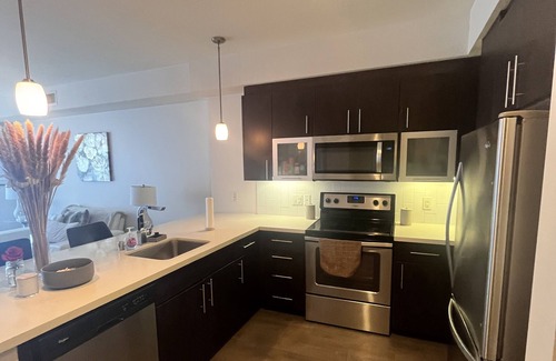 Glendale Apartment | 10 mins from DTLA! 1 BR condo with beautiful mountain view