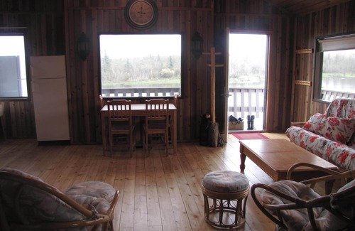 Mountain View Cabin | 10 minutes from Waterton Park boundry, Quiet Peaceful Secluded Nature Get-a-way