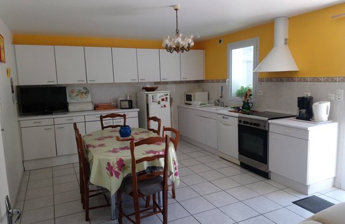 Espelette Apartment | 10 minutes walk from Espelette, 2 bedrooms on the ground floor of a house, with a garden.