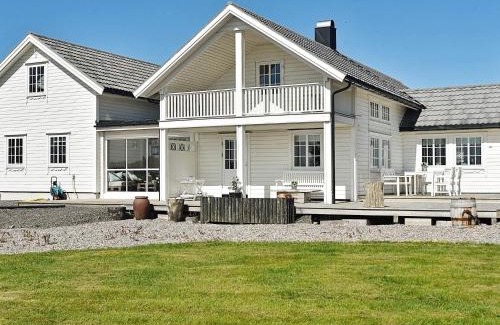 Fraena House | 10 person holiday home in Tornes I Romsdal