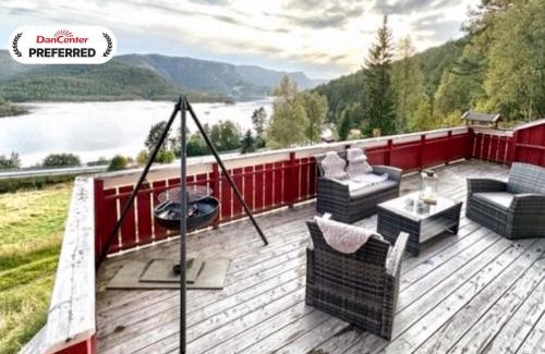 Snillfjord House | 10 person holiday home in Snillfjord-By Traum