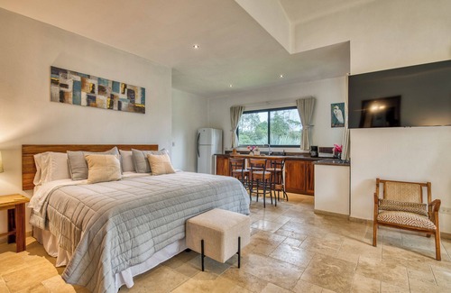 Arenal Hotel | 10-room hotel in fabulous Nuevo Arenal with AC