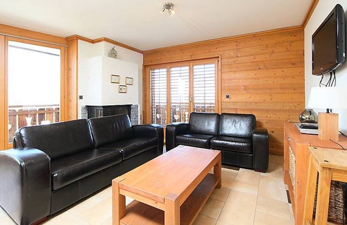 Saint-Pierre-de-Clages Apartment | 100 m² Apartment ∙ 3 bedrooms ∙ 6 guests