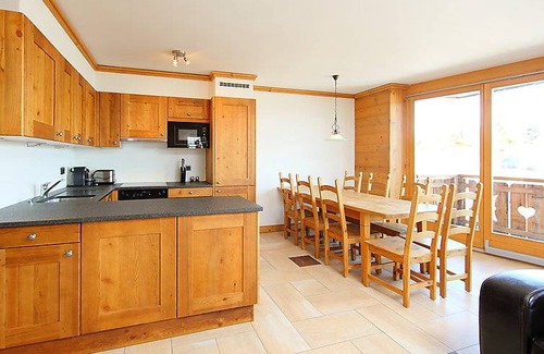 Saint-Pierre-de-Clages Apartment | 100 m² Apartment ∙ 3 bedrooms ∙ 6 guests
