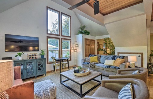 Lakebay House | 100-Year-Old Farmhouse with Hot Tub on 5 Acres!